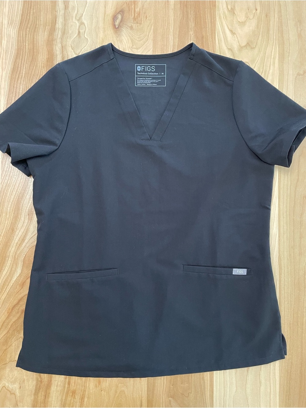 FIGS Technical Collection Black V-Neck Scrub Top Women’s M Short Sleeve Pockets